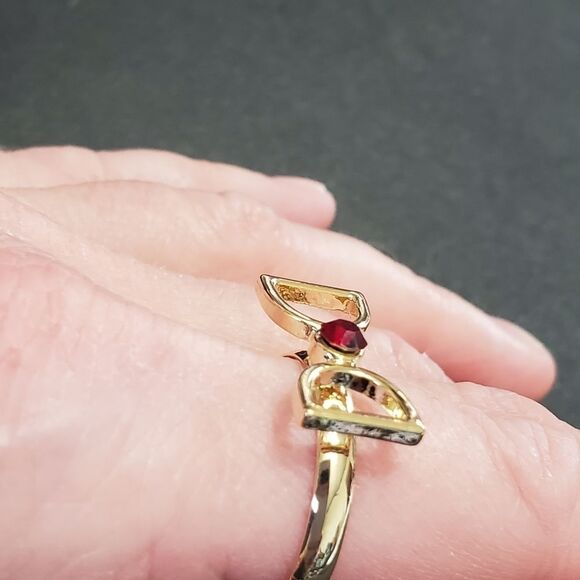 Gold tone red rhinestone bow ring - Picture 3 of 8